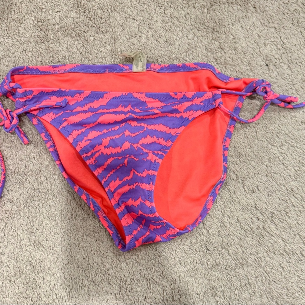 Victoria’s Secret - Vibrant Pink and Purple Side-Tie Bikini Bottom - M